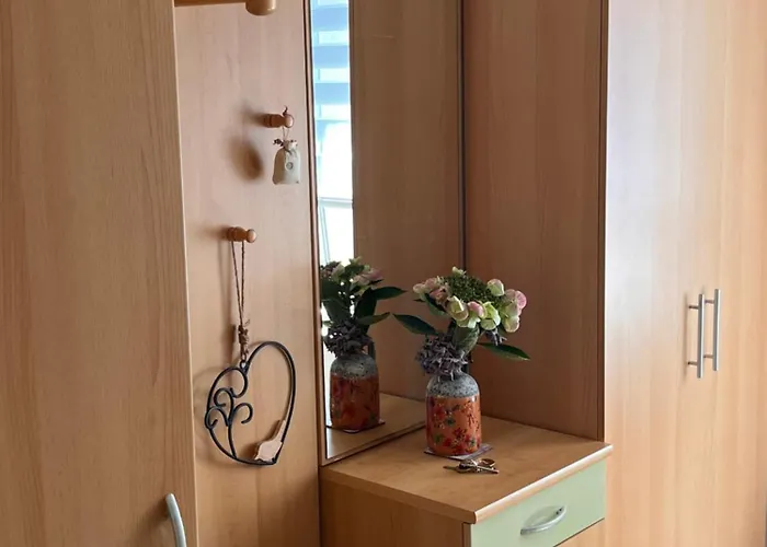 Daire Peaceful 4-room House In - Bike Friendly