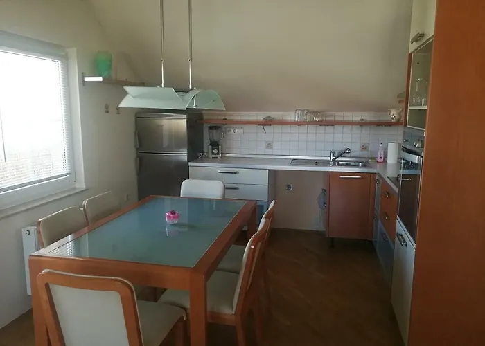 Daire Peaceful 4-room House In - Bike Friendly